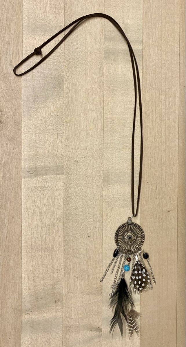 Catenine: Boho Kette mit Federn, Lederband – Nuovo (secondo la descrizione) da Lyss venduto da Sibella56