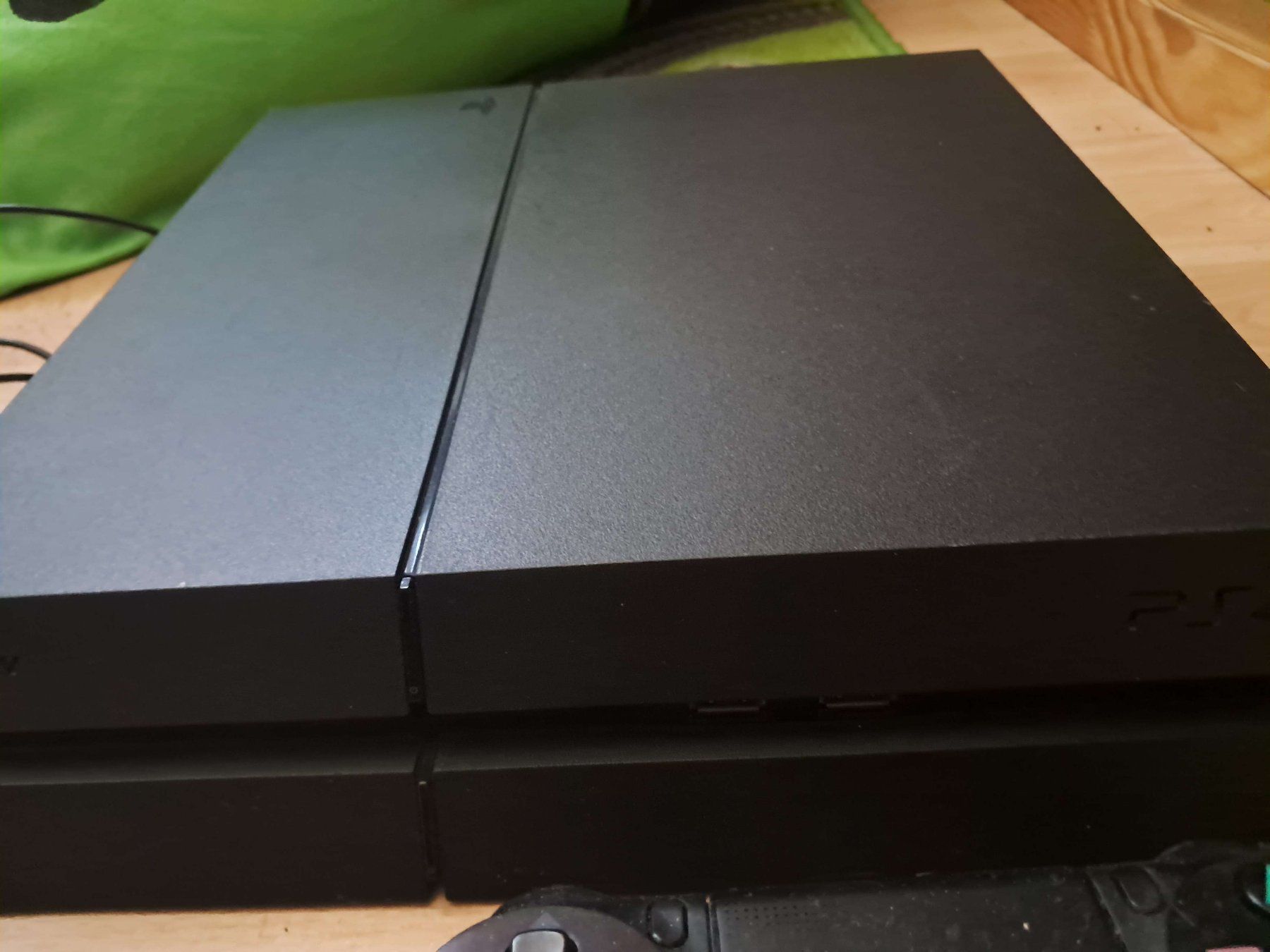 Sony Konsolen: PS4 + Controller (Top Zustand) – Gebraucht aus Adliswil von Foolonthehill 1