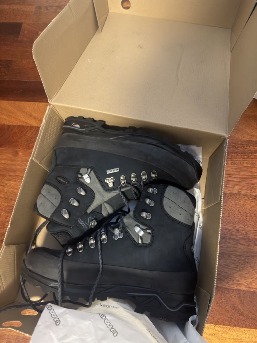 Scarpe da uomo: Wanderschuhe LOWA Tibet Pro GTX schwarz/graphit 45 – Nuovo e nell'imballaggio originale da Bassersdorf venduto da enverius 1