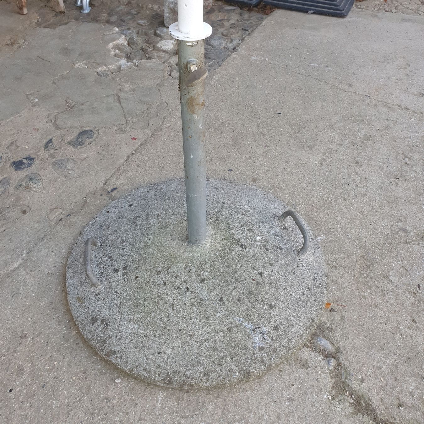 Castrol Schilder: Castrol Tankstelle Benzin Schild – Gebraucht aus Uesslingen von 1Atelier 6