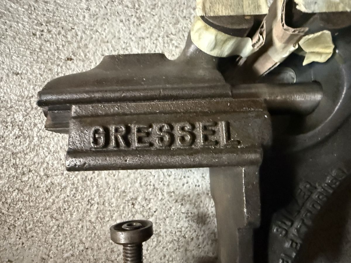 Gressel Tutti gli attrezzi: Gressel Schraubstock (klein) SULZER Elektroguss  – Usato da Illnau venduto da Bugak 2