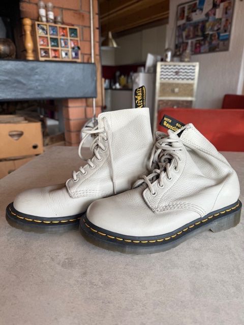 Dr. Martens Scarpe da donna: Bottines cuir Doc Martens gris/beiges – Nuovo (secondo la descrizione) da Enges venduto da cordec