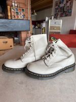 Bottines cuir Doc Martens gris/beiges, prix baissé