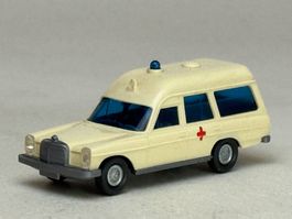 GB1- Wiking Mercedes 200 Krankenwagen
