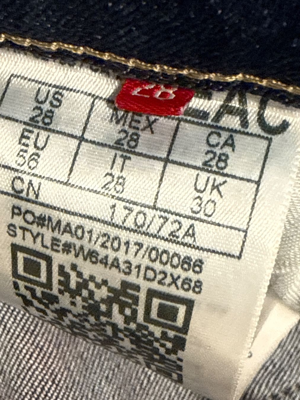 Guess Jeans: GUESS Damen Jeans  M – Usato da Amriswil venduto da used2use 4