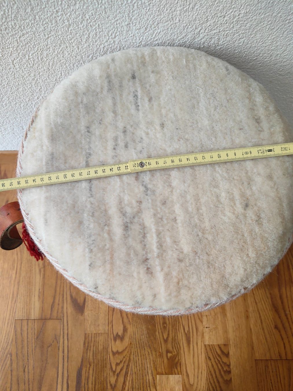 Hocker: Vintage Hocker / Sitzhocker mit Teppichmuster, Top Zustand! – Gebraucht aus Olten von Mezopotamya 5