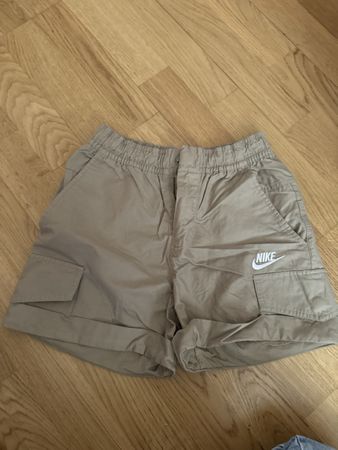 Pantaloncini cargo Nike beige taglia XS buone condizioni