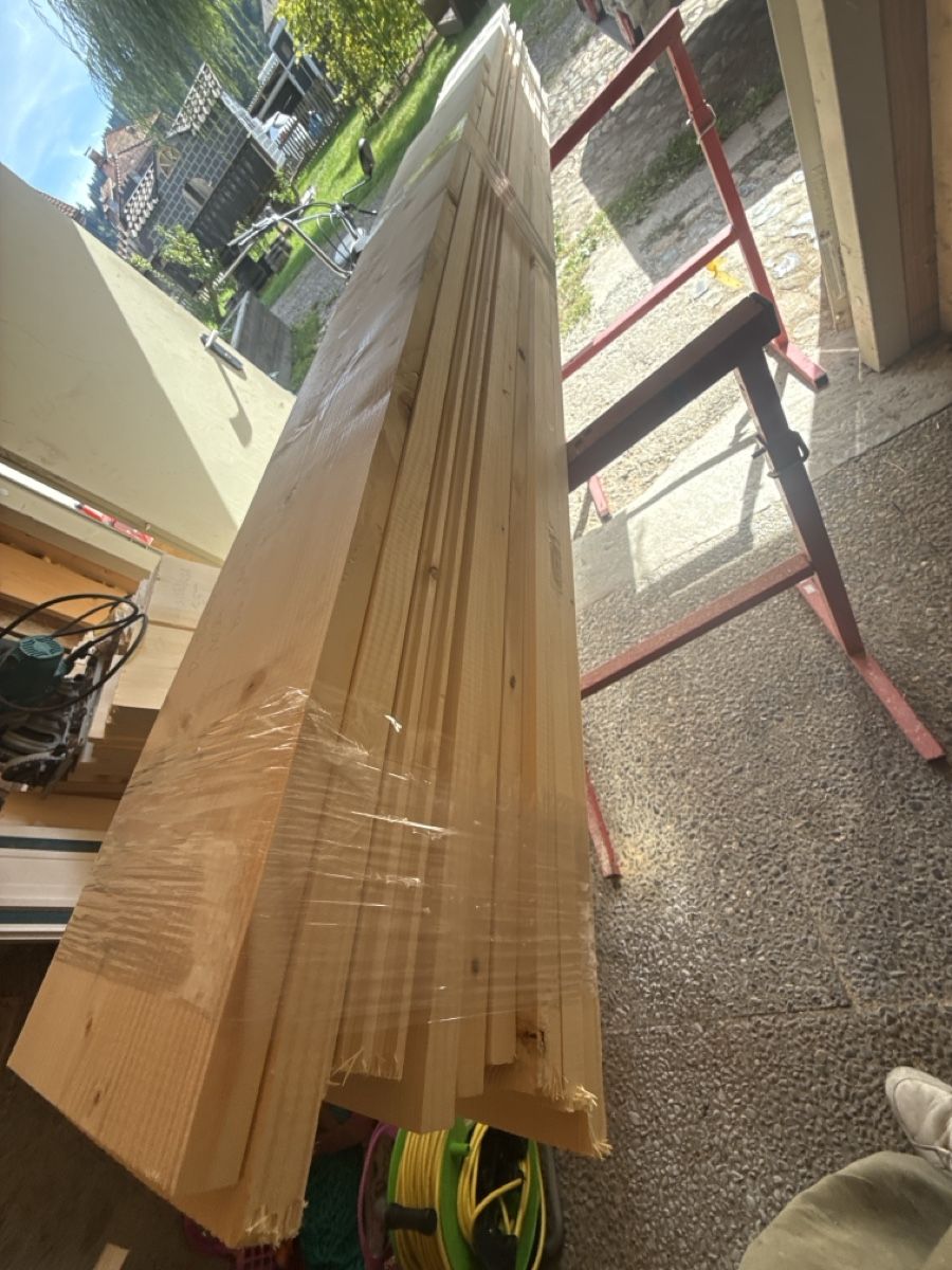 Articoli in legno: Diverse holzbretter – Usato da Langnau i. E. venduto da Acrjl 2
