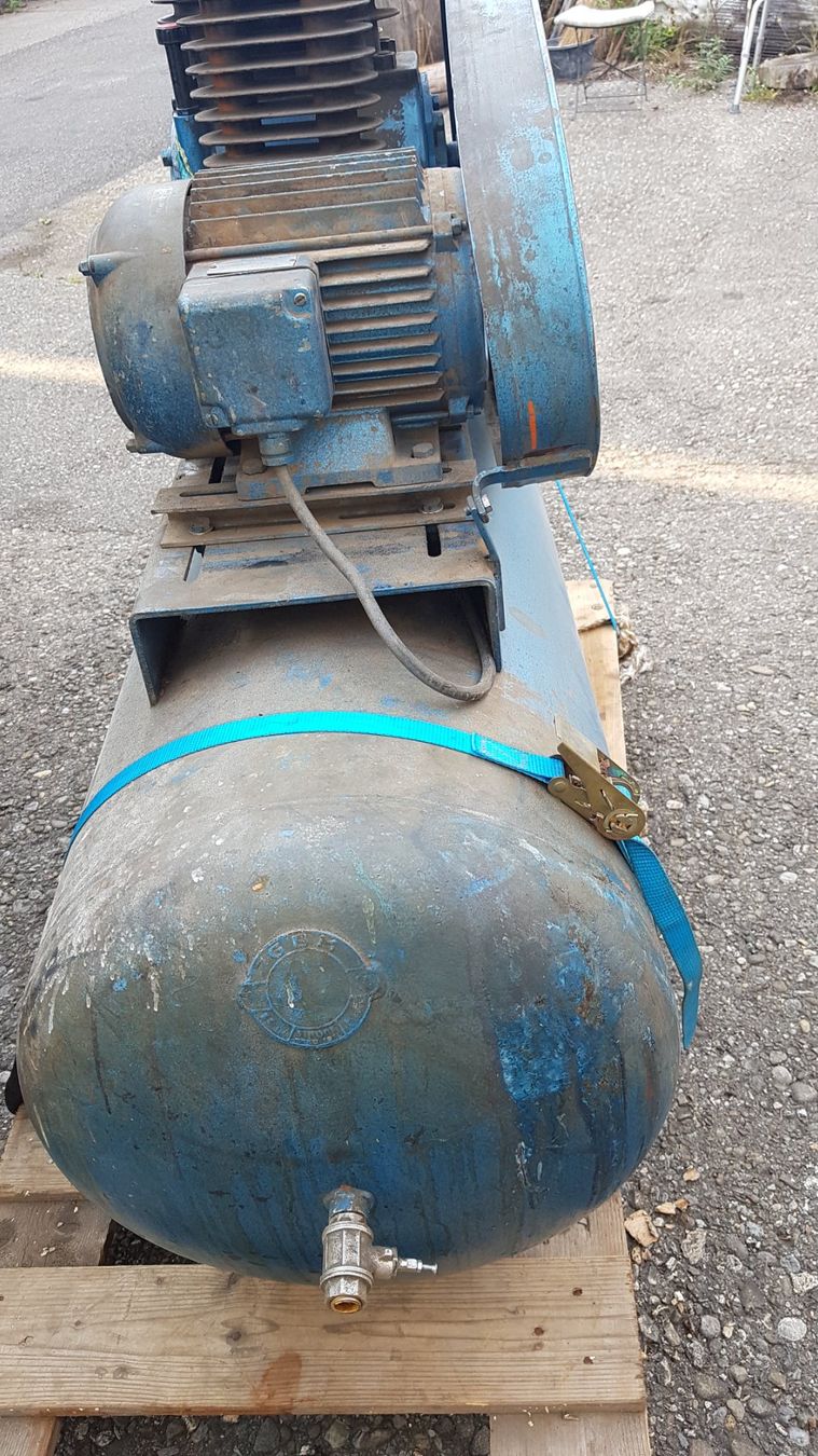 Compresseurs: COMPRESSOR 380V – D'occasion à Biel / bienne par Sarouch9 3