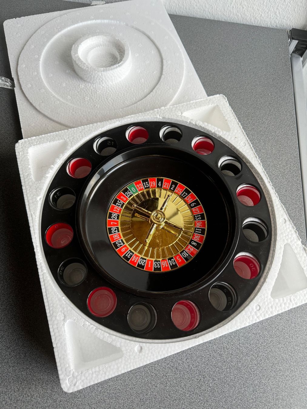Giochi: Roulette Trinkspiel mit 16 Gläsern – Nuovo (secondo la descrizione) da Bern venduto da Zenithar 4