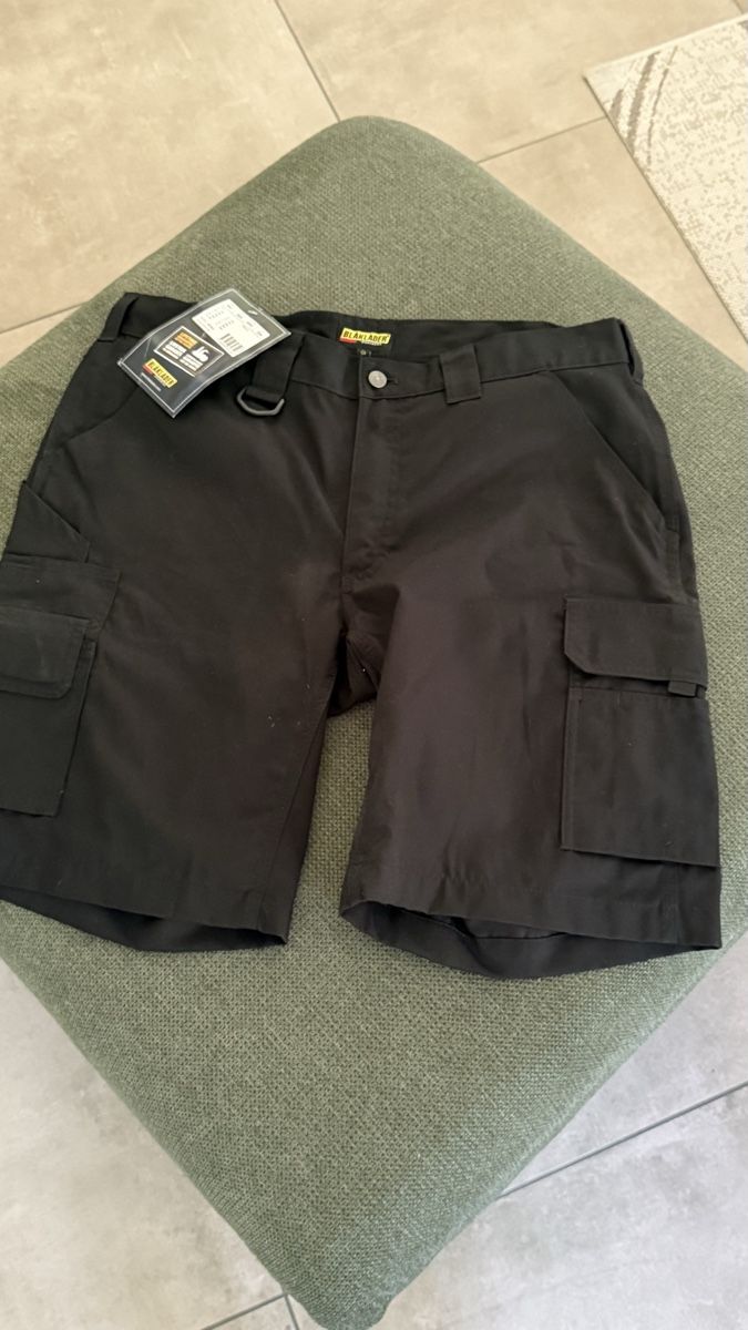 Hosen: Schwarze Sommer Arbeitsshorts, ungetragen, Grösse 54 – Neu (gemäss Beschreibung) aus Rüthi (Rheintal) von Many2369
