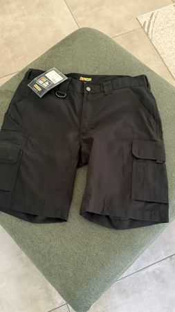 Schwarze Sommer Arbeitsshorts, ungetragen, Grösse 54