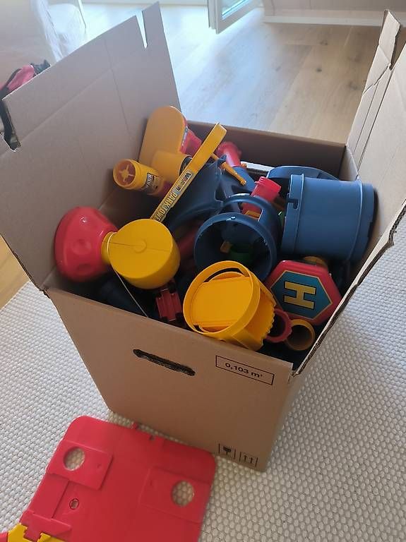 Spielzeuge: Parkhaus mit 7 Etagen – Gebraucht aus Siegershausen von kri_y5fg 1