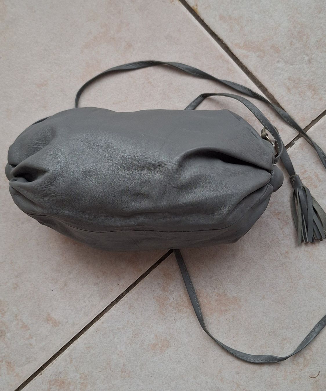 Borse da donna: Sac à main gris en cuir – Usato da St-Triphon venduto da Jldr0 3