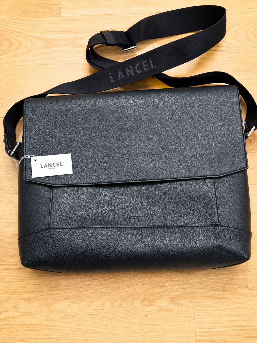 Lancel Borse: Lancel Black Leather Messenger Bag - Perfect Condition! – Nuovo (secondo la descrizione) da Fribourg venduto da aix_fs82