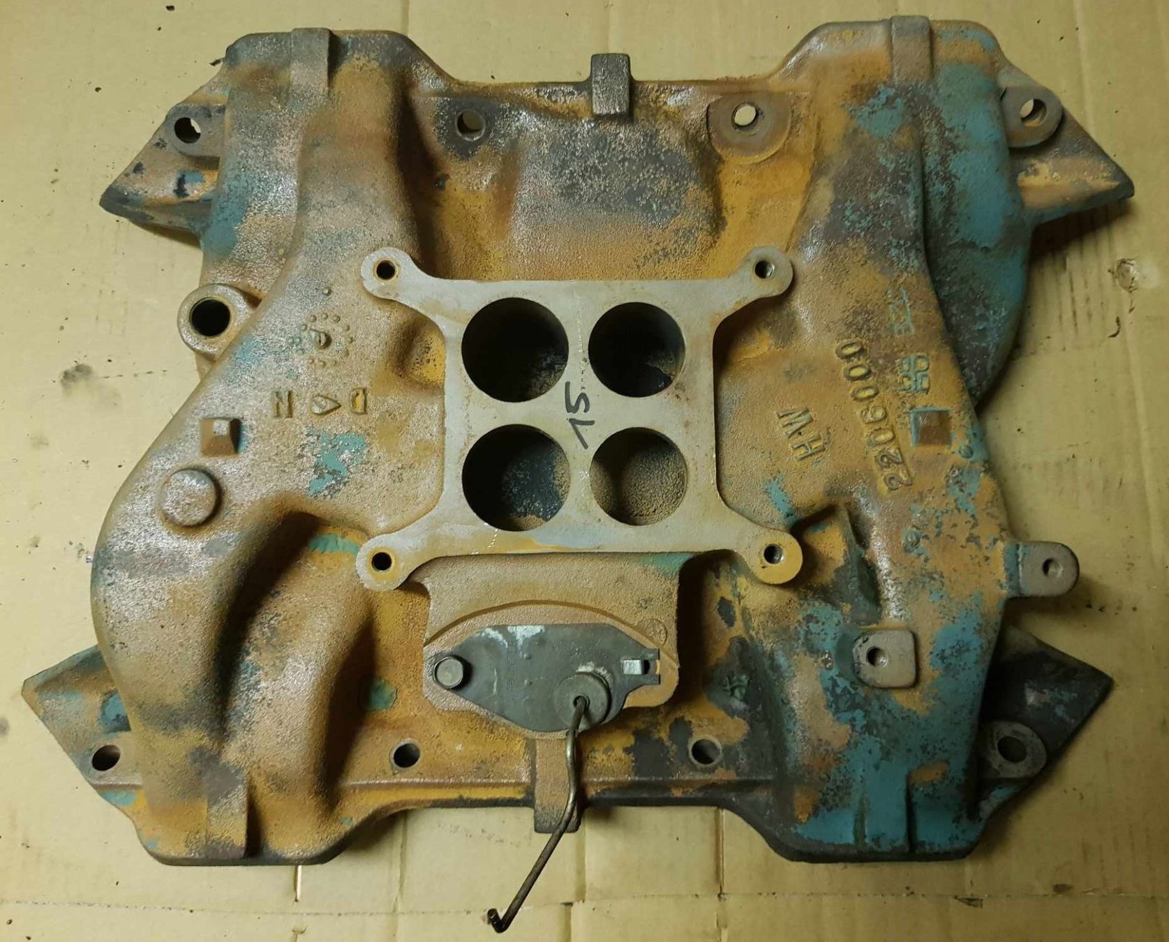 Chrysler Tutti pezzi di ricambio auto: Original Chrysler Intake Big Block – Difettoso da Niedergösgen venduto da usc_tt5r