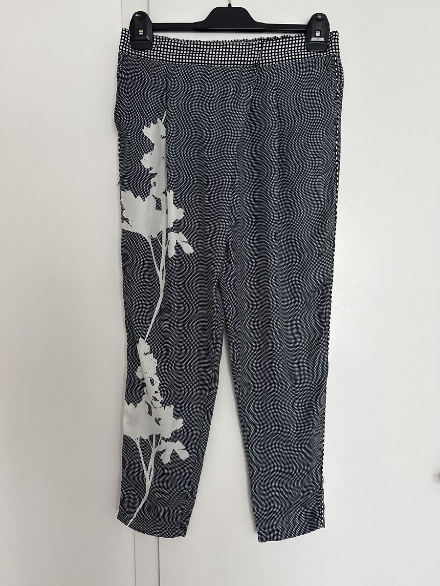 Zara Hosen: Zara Basic Floral Print Trousers - Size M - Summer Hit! – Gebraucht aus Thalwil von perulina