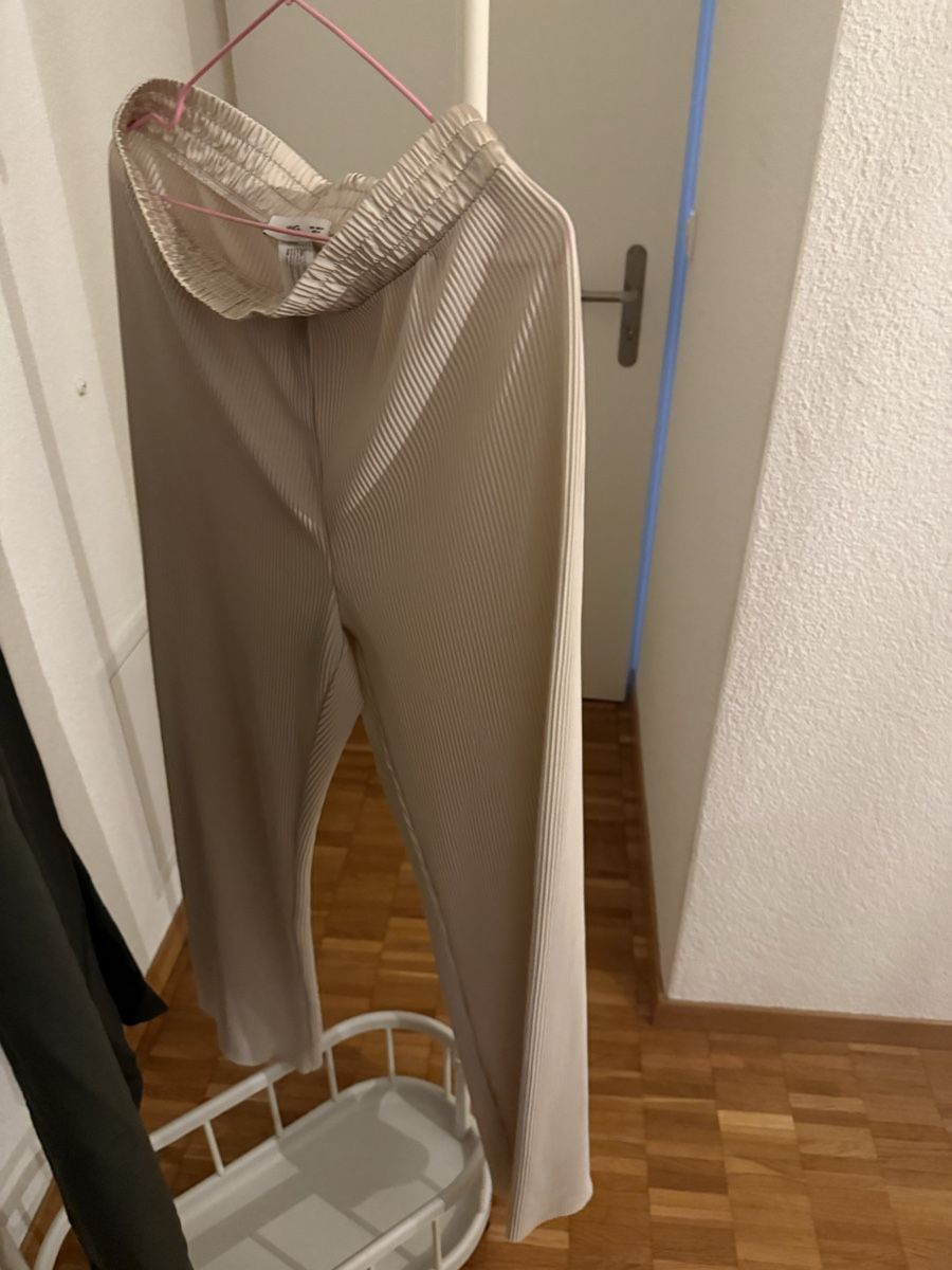 Kleiderpakete: 3 Zweiteiler Sets – Gebraucht aus Kloten von Schweizkloten 2
