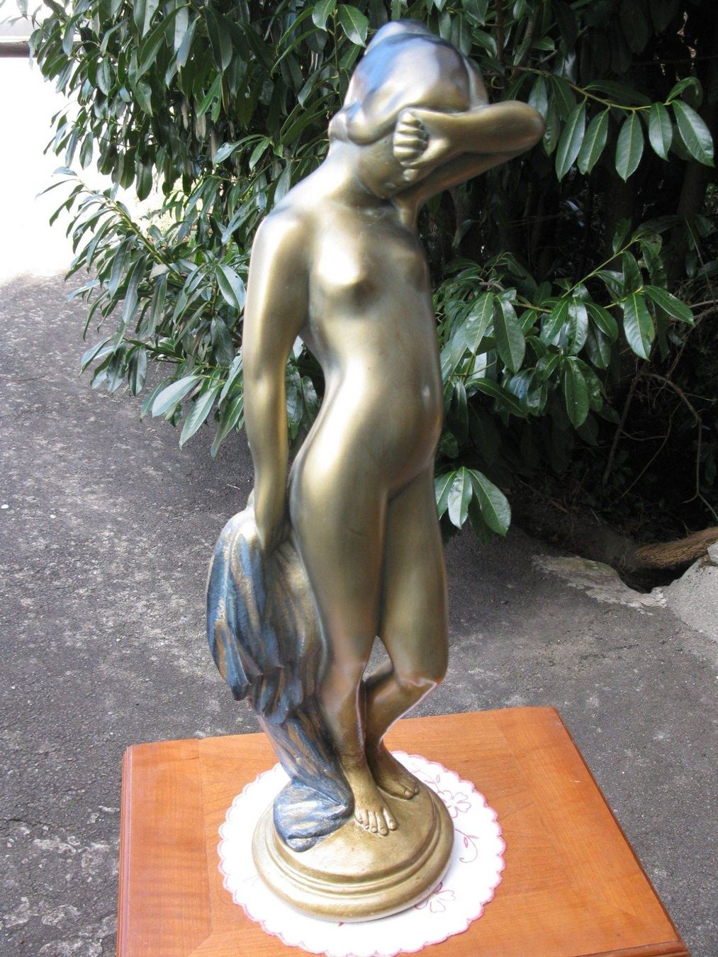 Sculture & Statue: Stehender Frauenakt – Usato da Altstätten venduto da antikundart