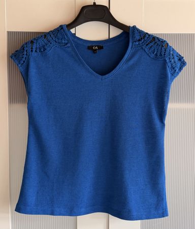 C&A T-Shirt, tolles Blau, Gr. XS, mit Häkelapplikation, Top!