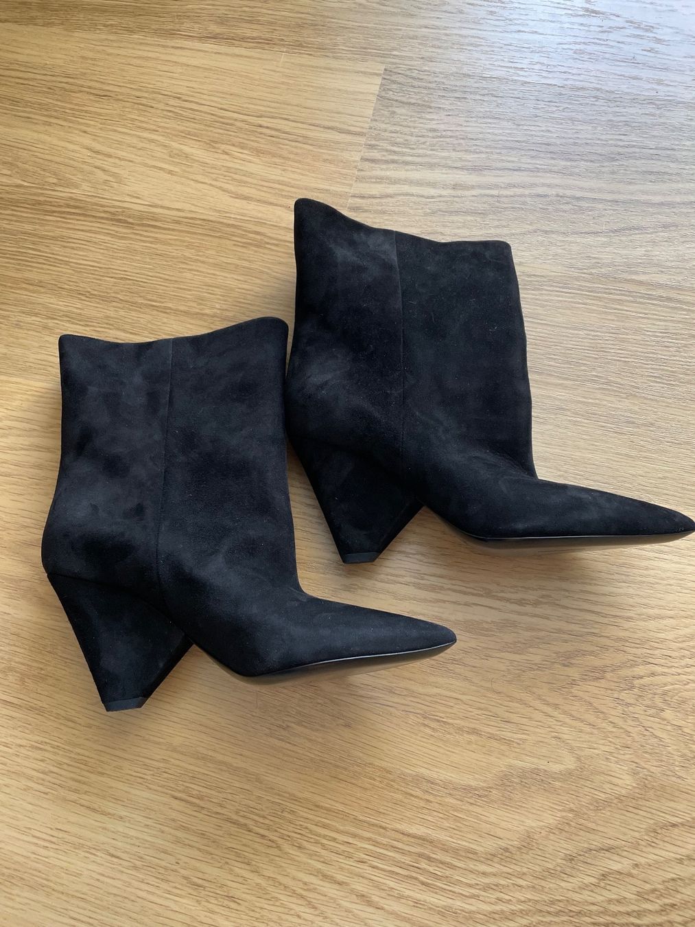 Saint Laurent Scarpe da donna: Boots Saint Laurent neuves Taille 36,5 – Nuovo e nell'imballaggio originale da Baar venduto da kclausse 1