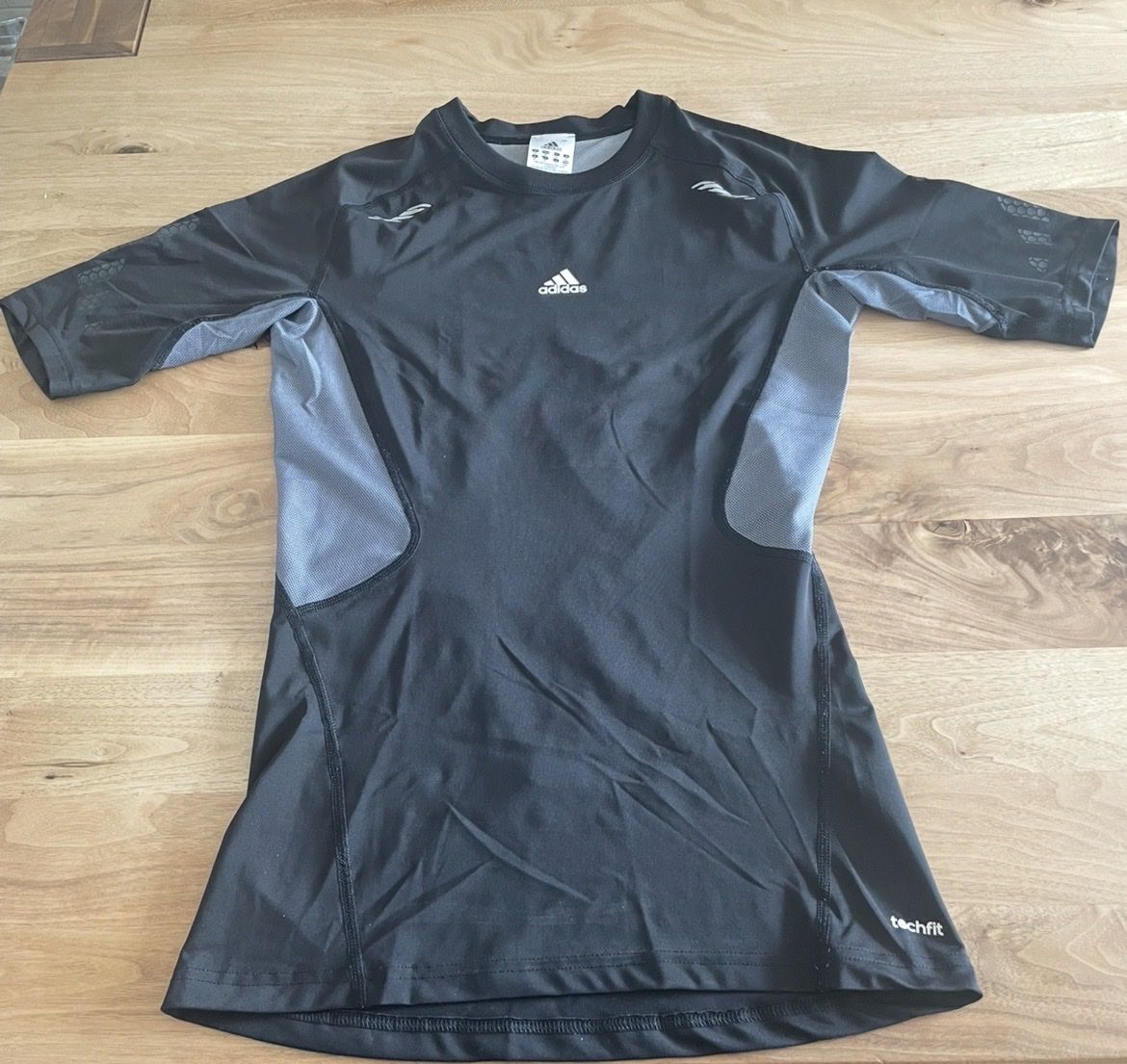 Adidas T-Shirts: Adidas Techfit Kurzarmshirt Grösse M – Gebraucht aus Ostermundigen von Master05