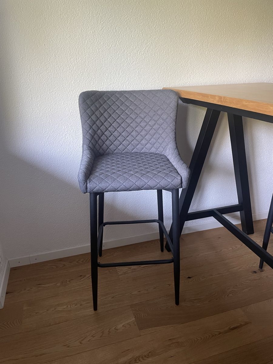 Tische: Bartisch mit zwei Barstühlen  – Neu (gemäss Beschreibung) aus Feldbrunnen von moremi01 2
