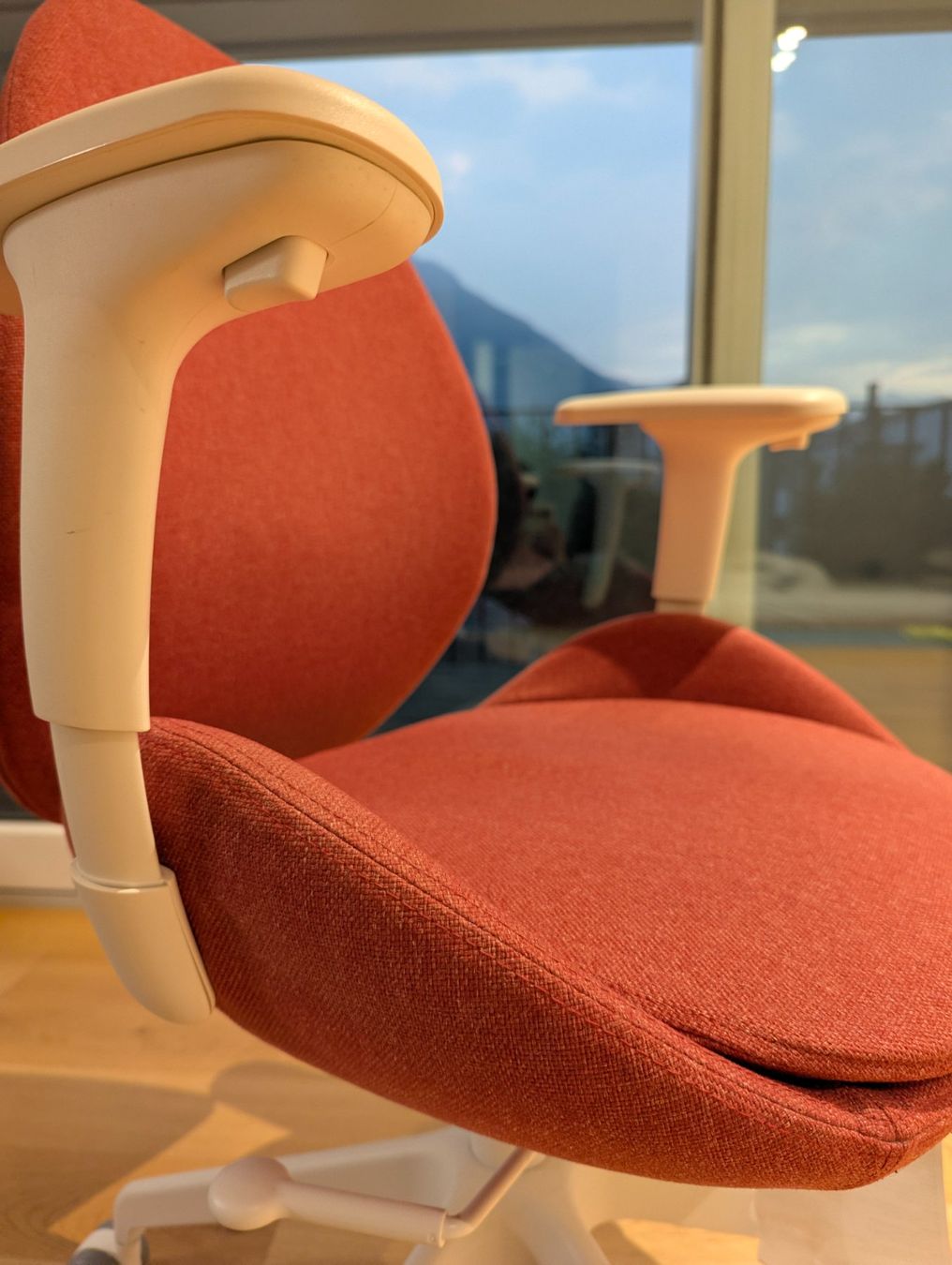 Ikea Chaises: IKEA ergonomic chair HATTEFJÄLL – D'occasion à Glis par ana_s8jf 4