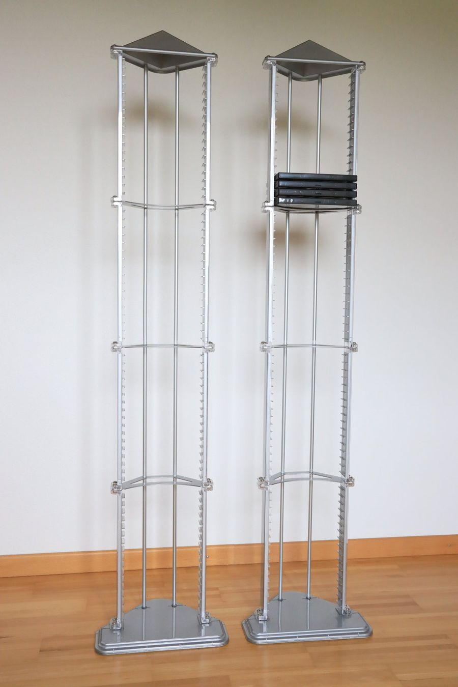 Altro in Decorazioni & Accessori: DVD-Ständer in Hochhaus Optik, 2er Set – Usato da Rikon im Tösstal venduto da Sunsetbay