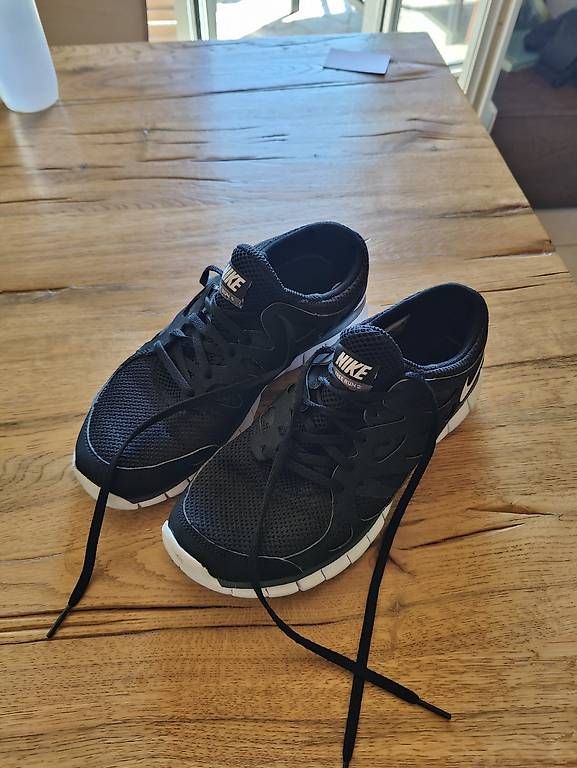 Nike Scarpe da donna: Nike Free Run 2  Baskets running  Noir  Taille EU 40.5 – Usato da Pâquier-Montbarry venduto da joris.blanc