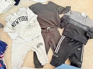 Lotti & Set di vestiti: Diverse Kinderkleider – Usato da Lätti venduto da Cerui