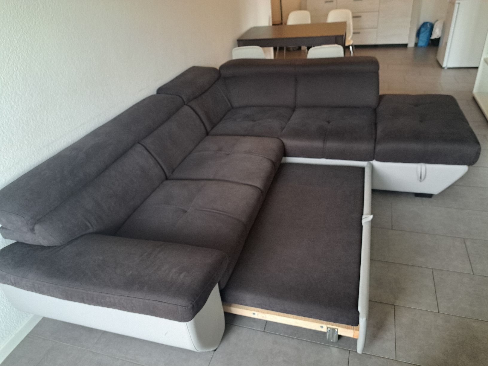 Conforama Divani: Canapé lit d'angle gris  – Usato da Hauterive NE venduto da meli_ss24