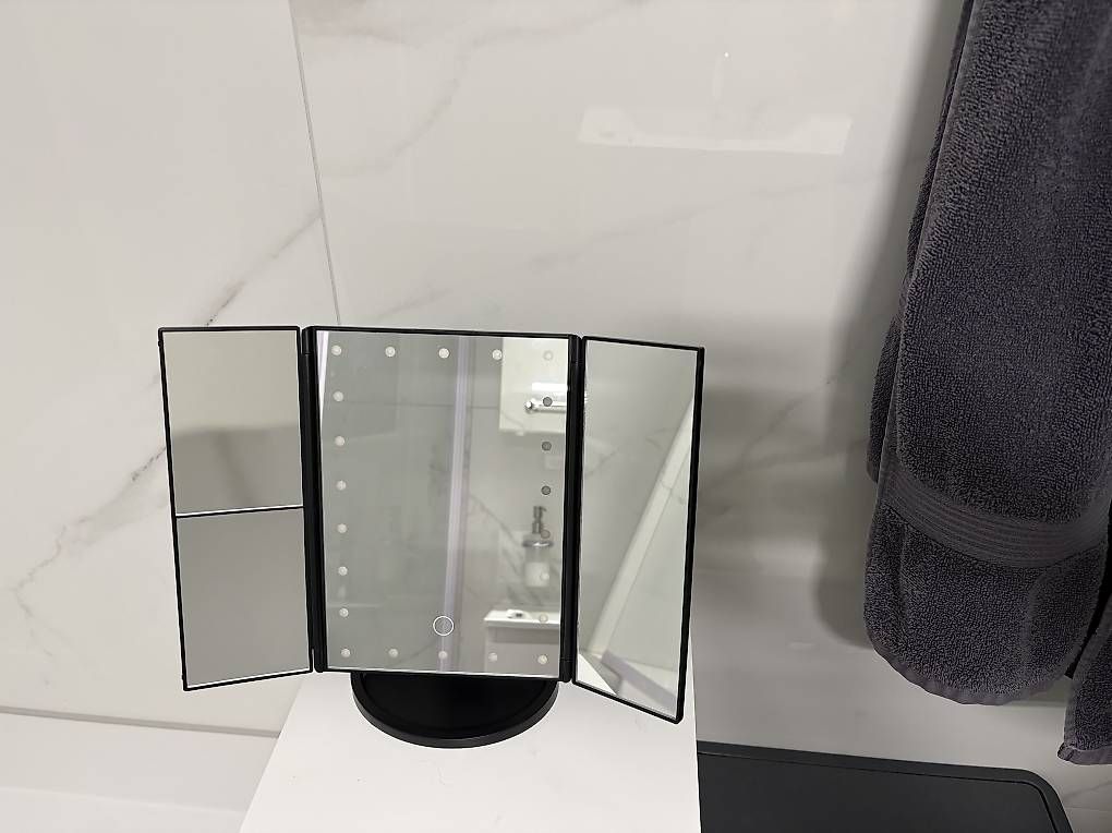 Miroirs: Miroir de maquillage à LED – D'occasion à Martigny par jcj_j2fb 1