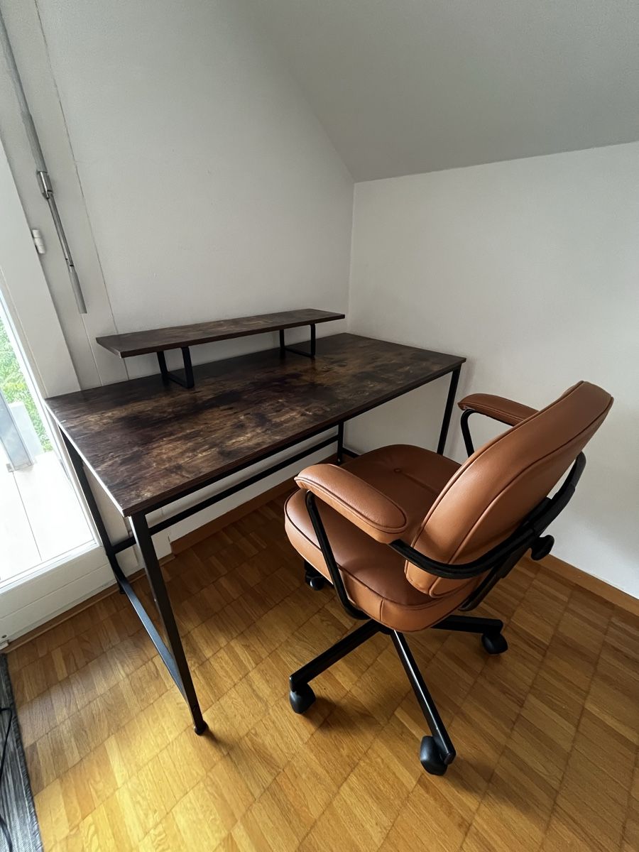 Schreibtische: Desk with comfortable chair - excellent condition! – Gebraucht aus Zollikon von RimBen 4