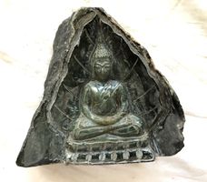 Buddha Figur handgeschnitzt aus Naturstein (Jade-Art)
