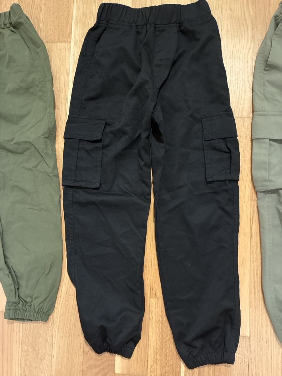 Lotti & Set di vestiti: 3 Cargo Hosen , Joggerpants – Usato da Winterthur venduto da Tiklo 2