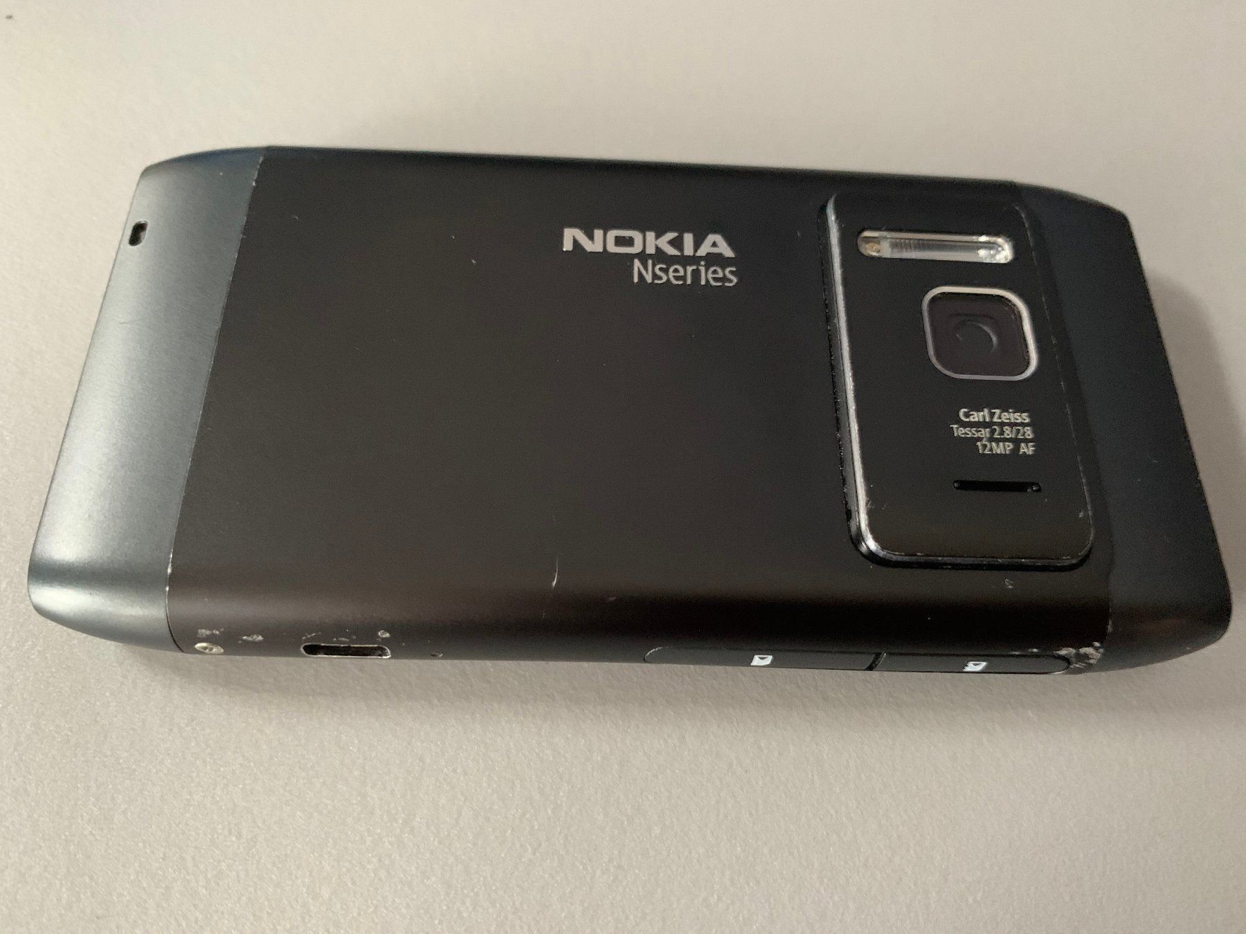 Nokia Portables: Nokia N8-00 Smartphone mit Zubehör – D'occasion à Langwiesen par Restposten-24 4