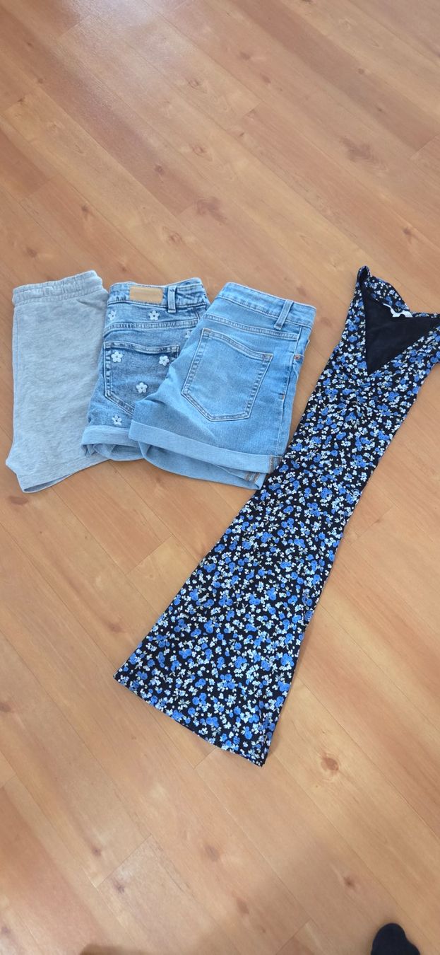 Lotti & Set di vestiti: Sommerkleiderset Gr.XS – Usato da Amlikon-Bissegg venduto da Re13