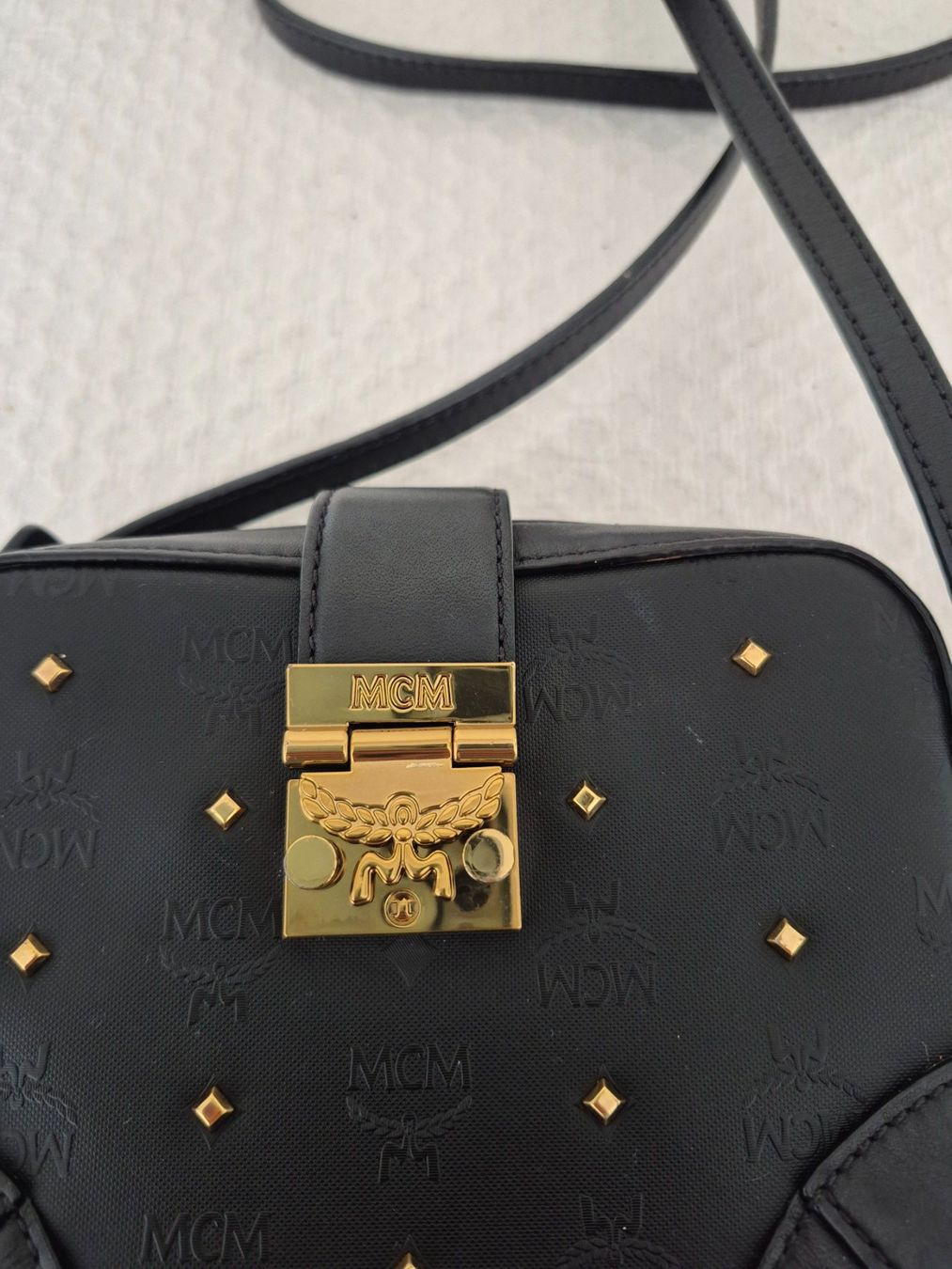 Mcm Borse da donna: MCM Crossbody Bag mit Nieten – Usato da Dottikon venduto da Pega7 9