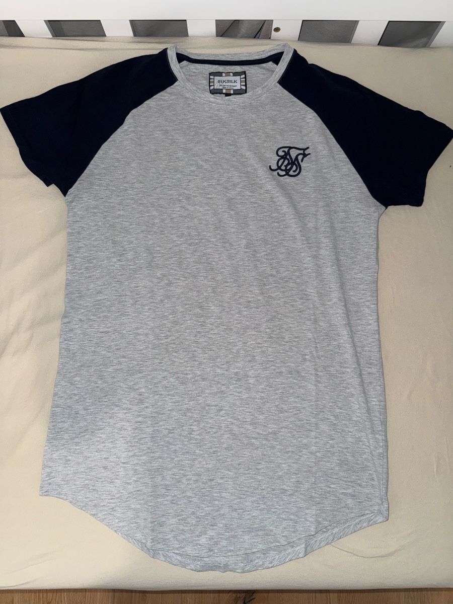 Siksilk T-shirt: T-shirt Siksilk Gris taille L – Nuovo (secondo la descrizione) da Villaz-St-Pierre venduto da dav_w66n