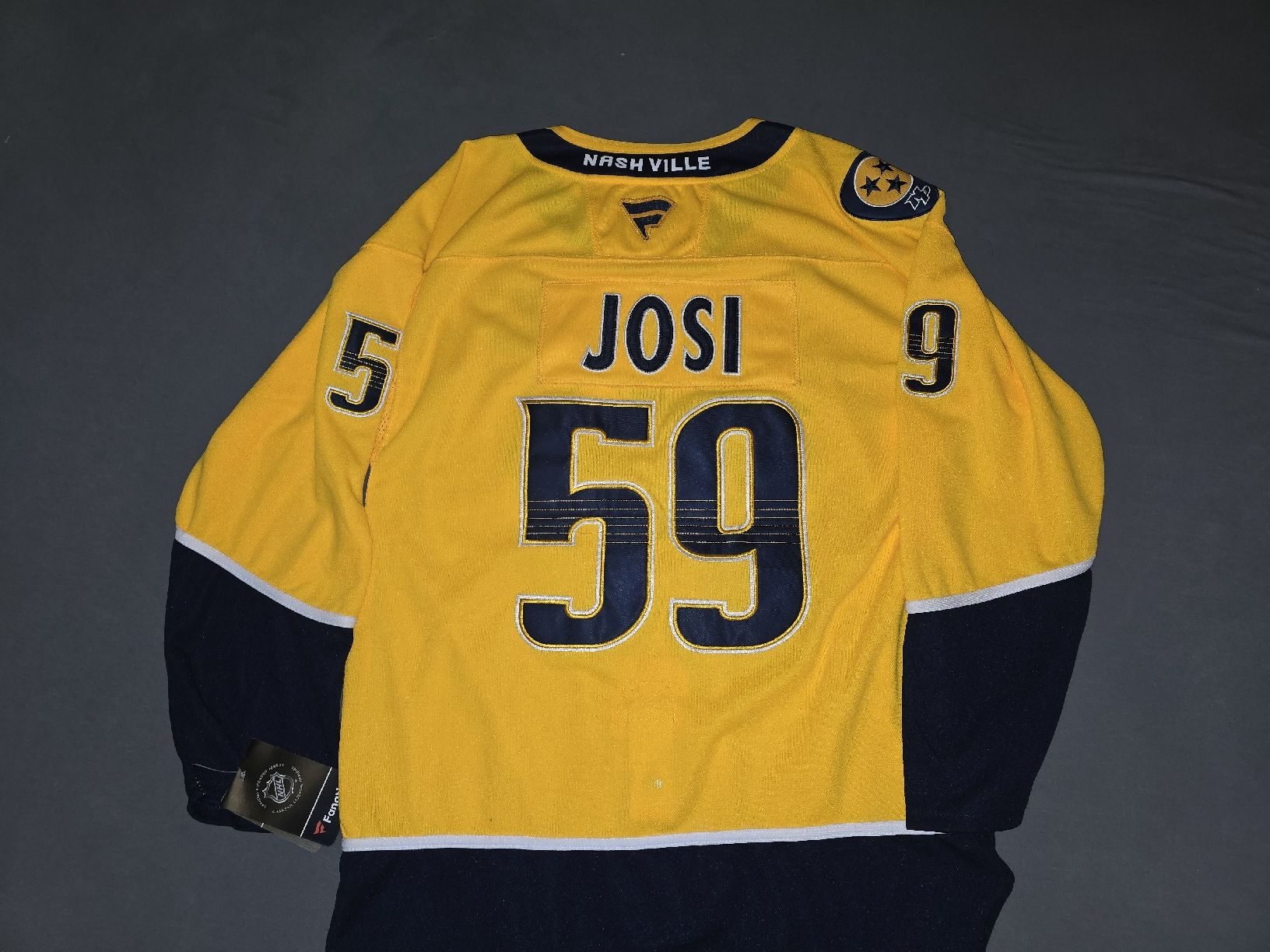 Leibchen & Hosen: Roman Josi Predators Jersey – Gebraucht aus Reigoldswil von stonie73 2