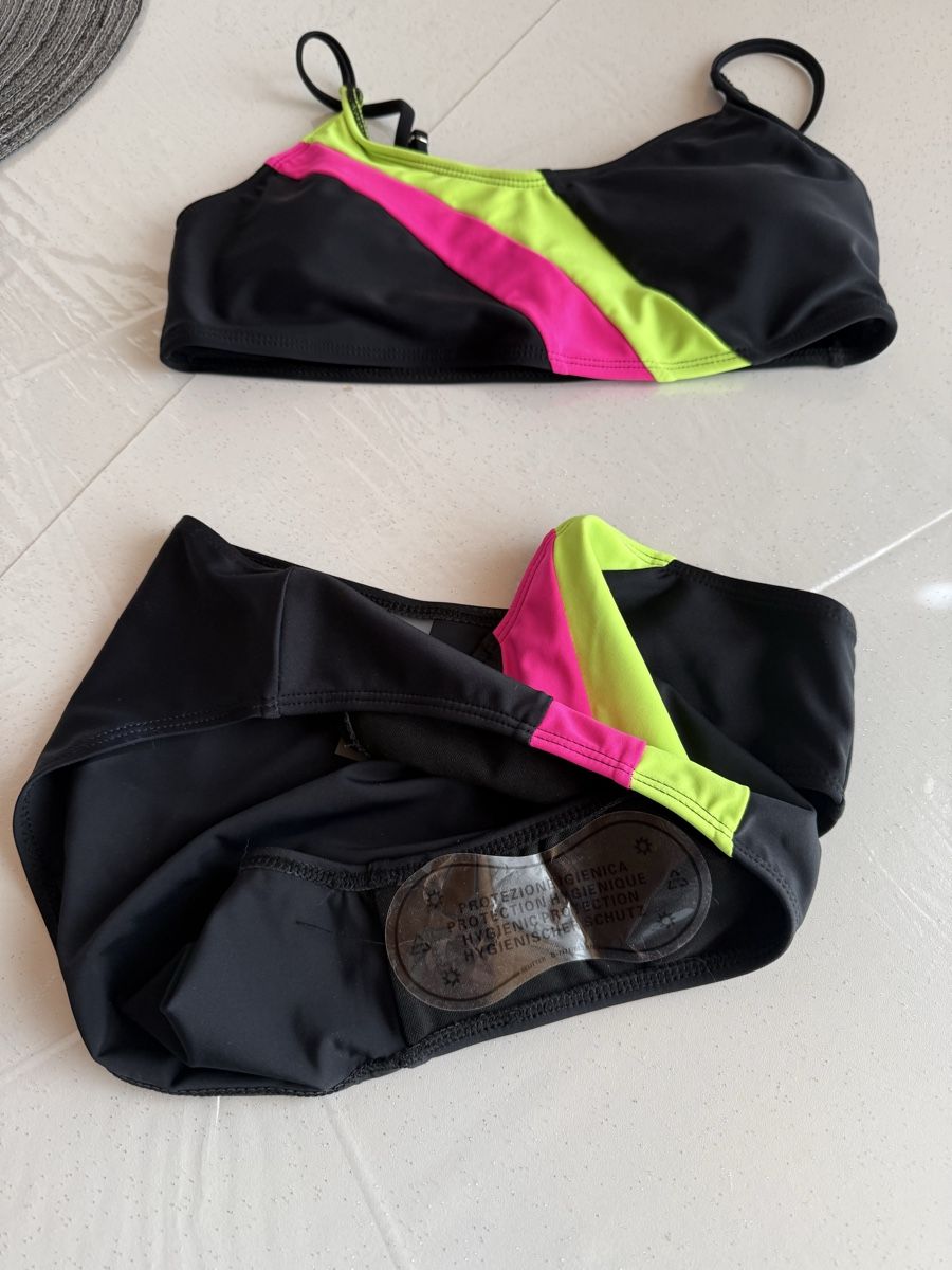 Costumi da bagno & Bikini: Neuf Maillot de bain noir fluo, Taille M – Nuovo e nell'imballaggio originale da Monthey venduto da meganoe 1