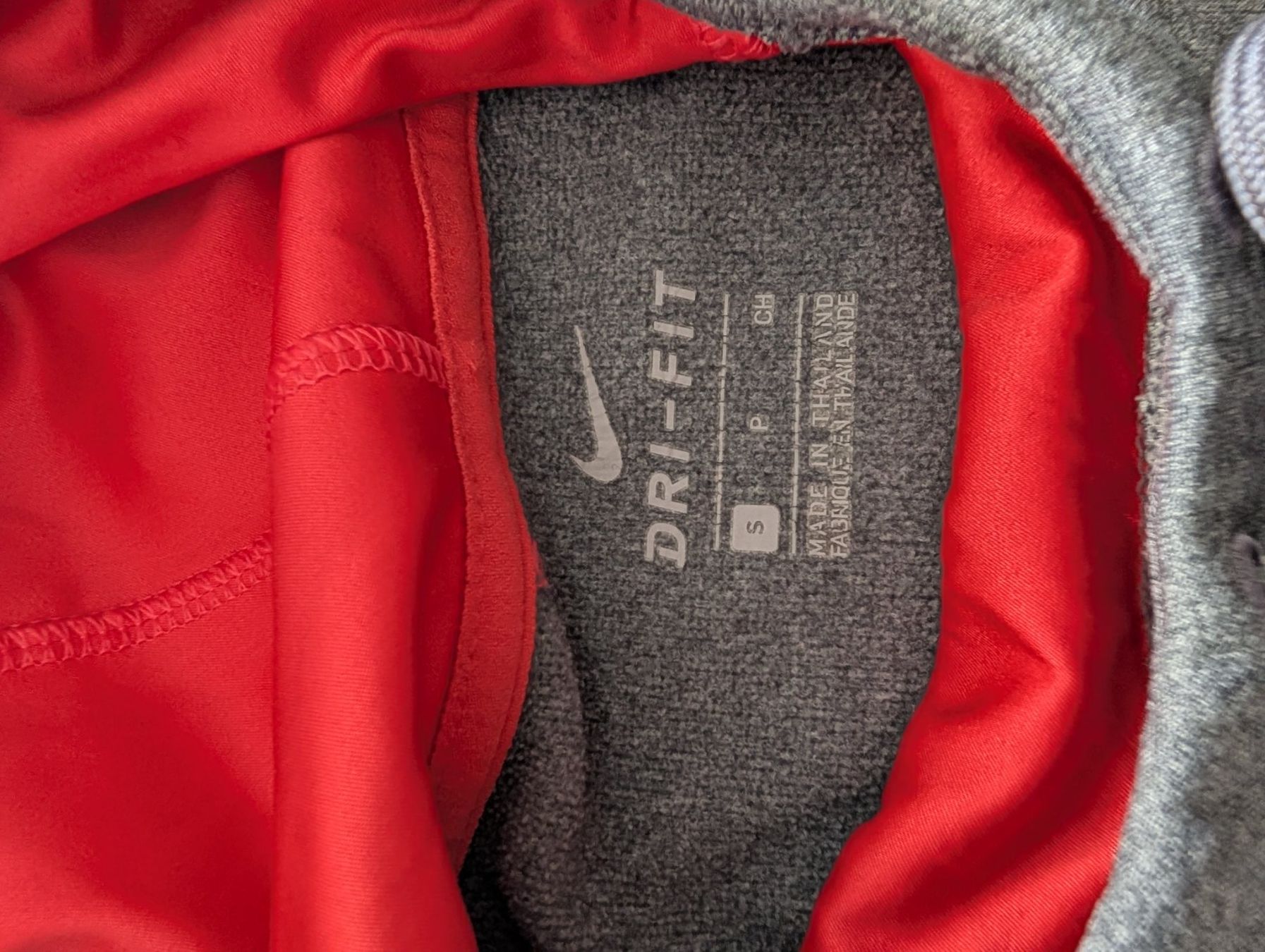 Nike Maglioni & Felpe: Hübscher Kapuzenpullover Nike Gr. S Damen – Usato da Dielsdorf venduto da soki67 3