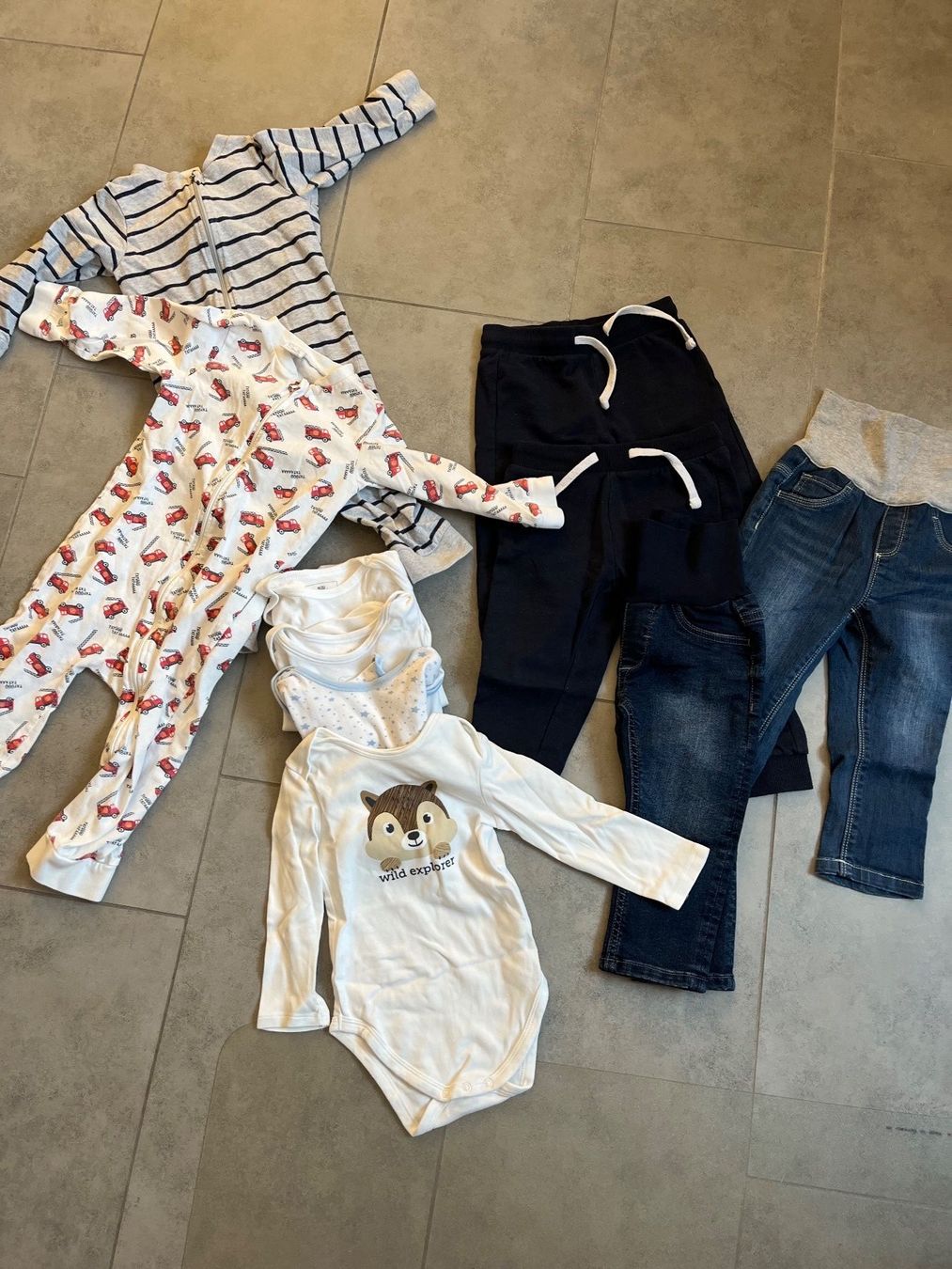 Lotti & Set di vestiti: Kleiderpaket Junge Gr. 86, Top Zustand!!! – Usato da Giubiasco venduto da martellino78