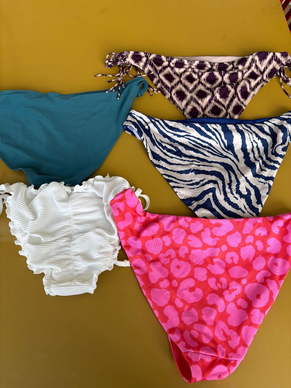 Lotti di vestiti: Set von 5 Bikini Unterteilen ca. Gr. M/L – Usato da Zürich venduto da missmodernage 1
