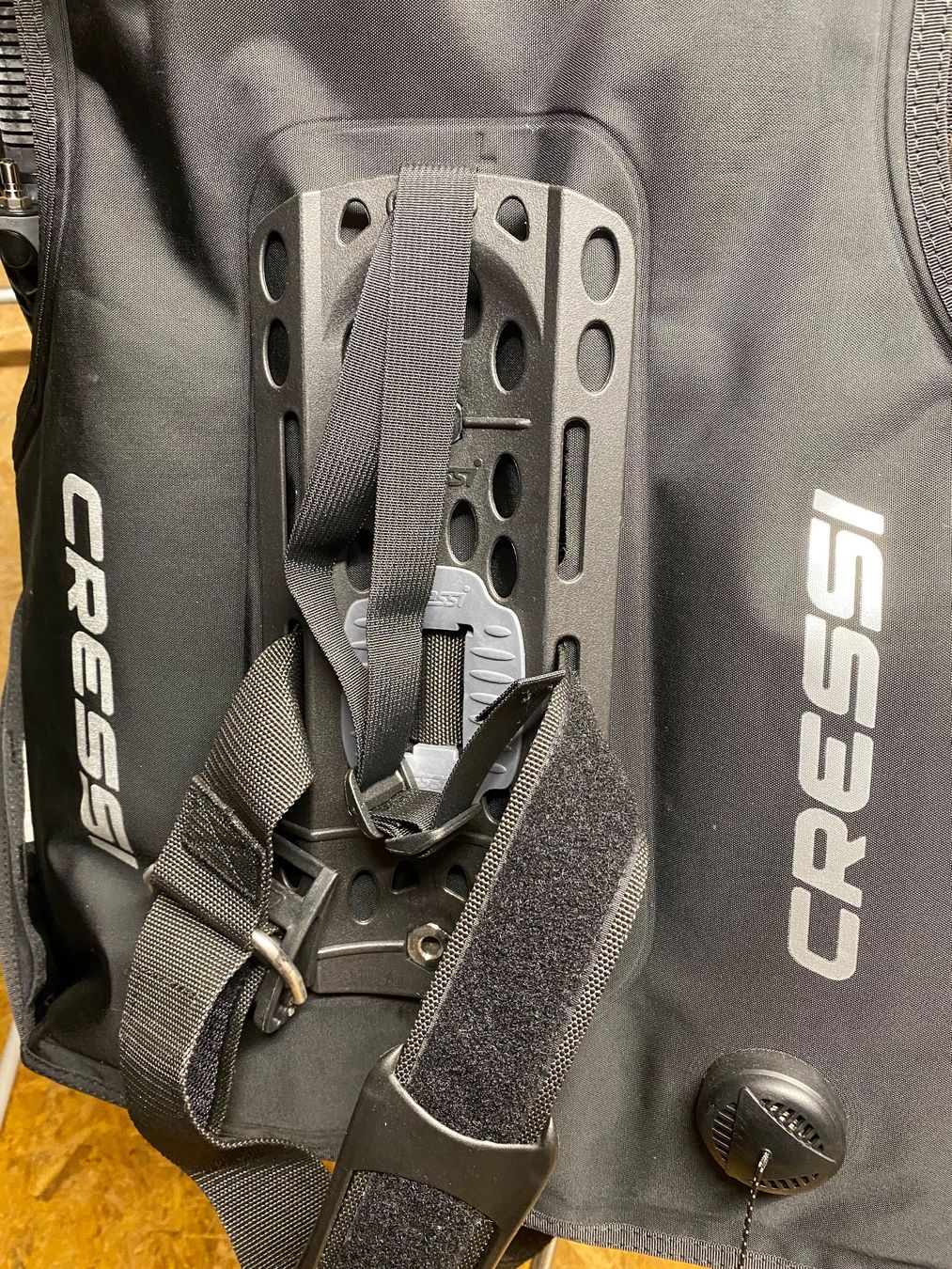 Cressi Mute per immersioni: Tarierjacket Cressi R1 Gr. L – Nuovo e nell'imballaggio originale da Pfäffikon ZH venduto da Deko-Stopp 2