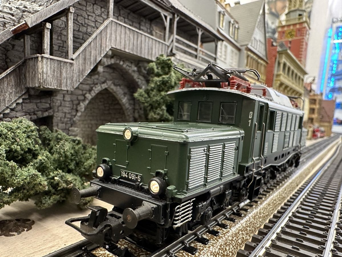 Märklin Modellini di ferrovie: Märklin 3322 DB BR 194 091-5 – Usato da Lupsingen venduto da New-Haven