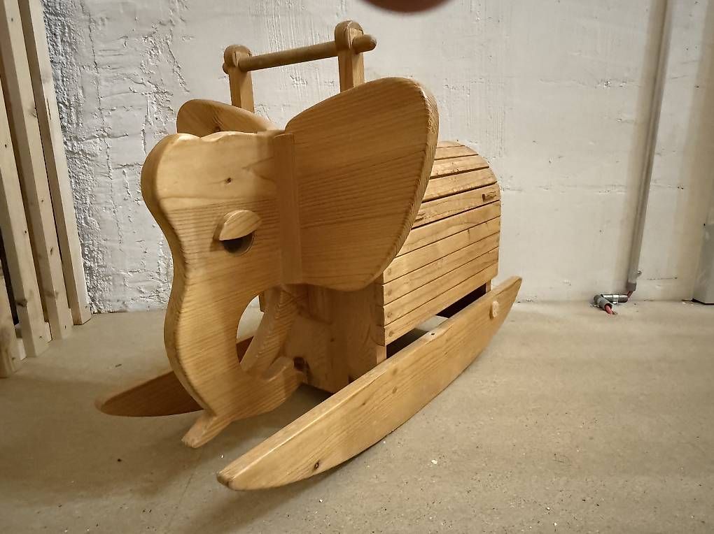 Spielzeuge: Schaukel Holz elephant – Gebraucht aus Zürich von 8004 1