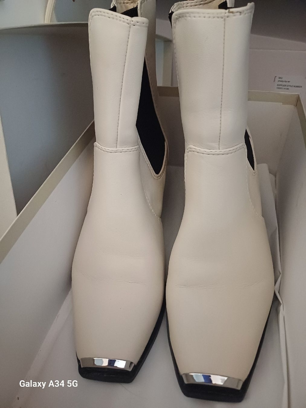 Chaussures femmes: Bottines – Neuf (Voir description) à Palézieux-Village par kika71