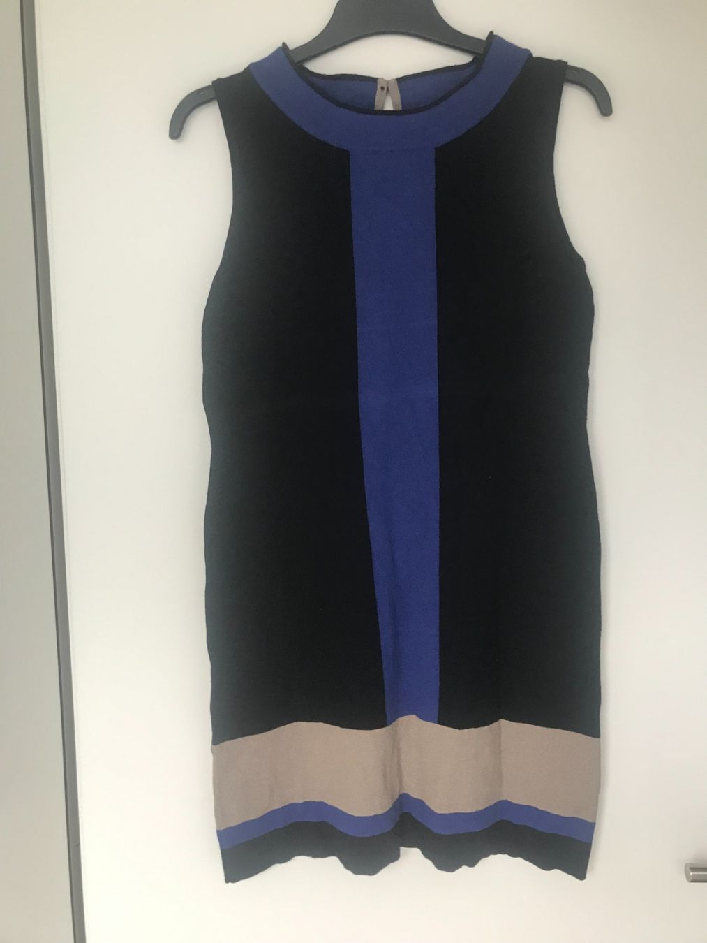 Comma Vestiti: Figurbetontes Comma Kleid, Grösse 36 – Usato da Freienstein venduto da Jessy024